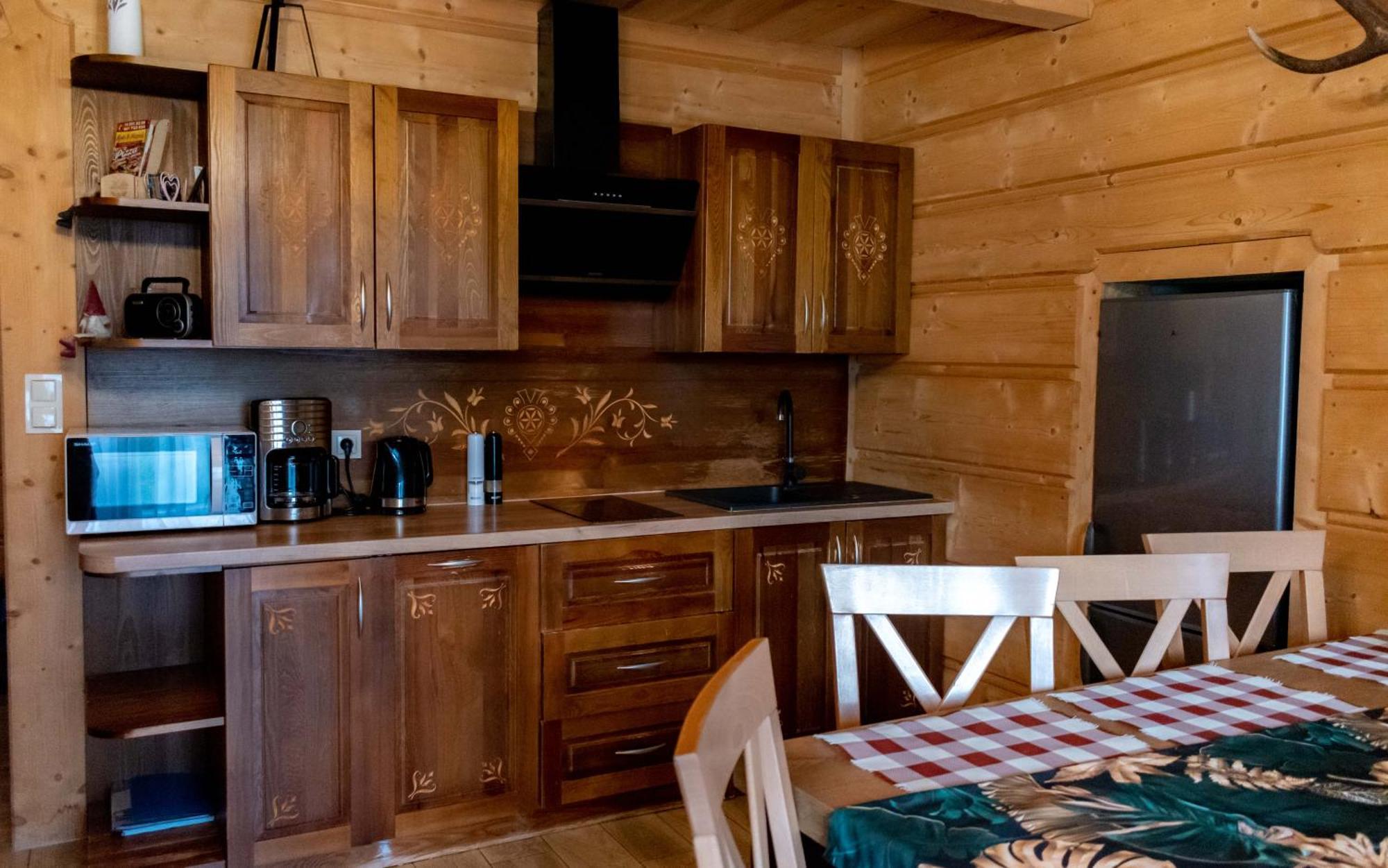 Dream House 606-436-626 *
